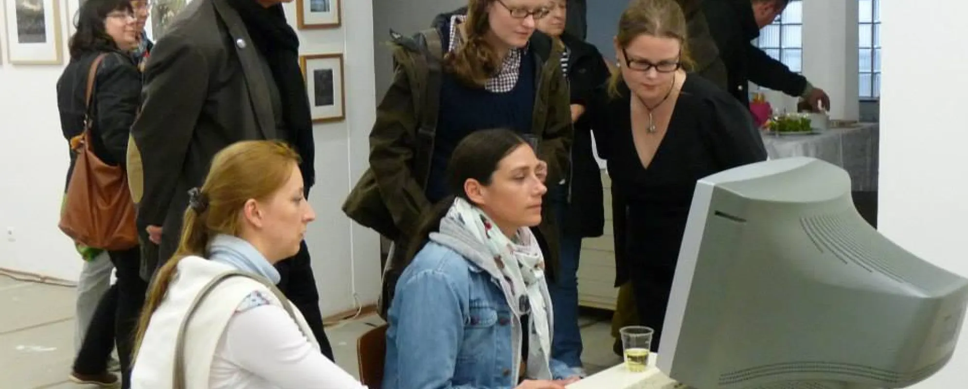 Visitors viewing Bianca Wickinghoffs virtuall rooms