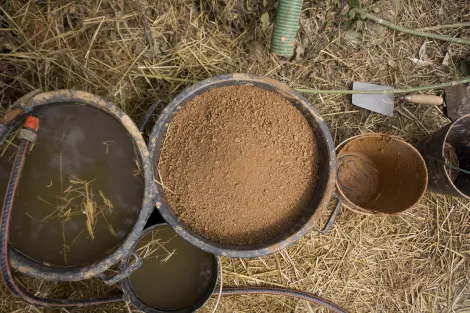 Clay testing at the ecovillage Tamer in Portugal Clay testing at the ecovillage Tamer in Portugal