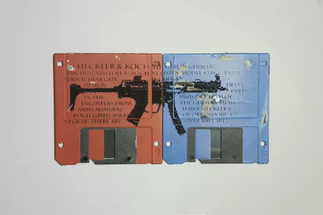8bit MP5 weapon - slik screen artwork - floppy disk 8bit MP5 weapon - slik screen artwork - floppy disk