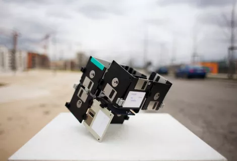 Dube, Floppy Disc sculpture by Dominik Jais Dube, Floppy Disc sculpture by Dominik Jais