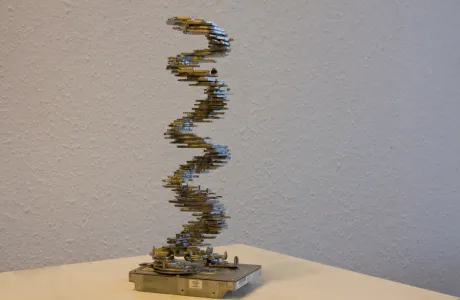 Zum Himmel sie streben - Neodym contemporary sculpture by Dominik Jais Zum Himmel sie streben - Neodym contemporary sculpture by Dominik Jais