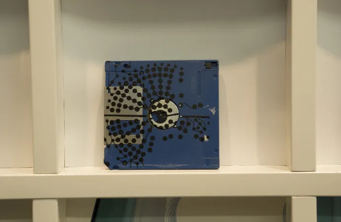 Flower V - 3.5" floppy disk contemporary artwork Flower V - 3.5" floppy disk contemporary artwork