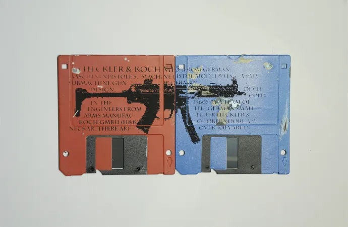 8bit MP5 weapon - slik screen artwork - floppy disk 8bit MP5 weapon - slik screen artwork - floppy disk