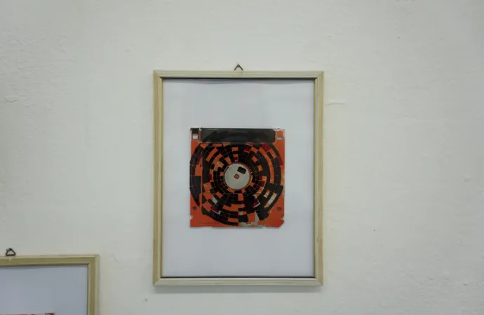 Silk screening on floppy disks - Circles by Dominik Jais Silk screening on floppy disks - Circles by Dominik Jais