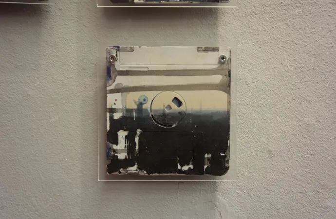 Single 3.5 floppy disk with Ruhrgebiet photo on it - secured by acryl glass Single 3.5 floppy disk with Ruhrgebiet photo on it - secured by acryl glass