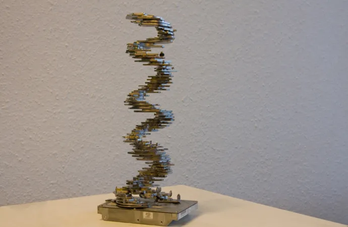 Zum Himmel sie streben - Neodym contemporary sculpture by Dominik Jais Zum Himmel sie streben - Neodym contemporary sculpture by Dominik Jais